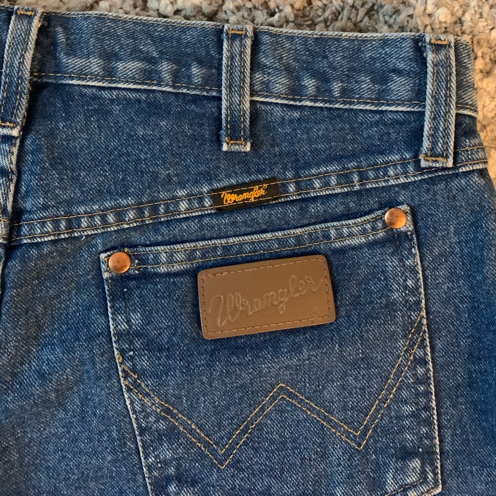 Wrangler Cut Off Shorts - Picture 5 of 7